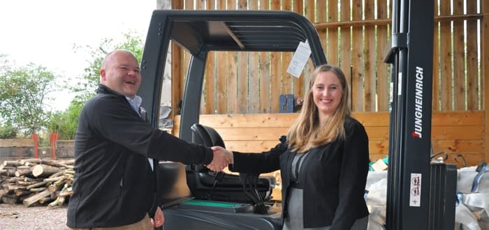 Jungheinrich supports environment by donating forklift truck to local woodland charity.